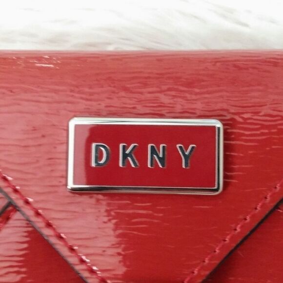 DKNY Patent Leather Sutton Red Gigi Envelope Cardcase - Picture 2 of 5